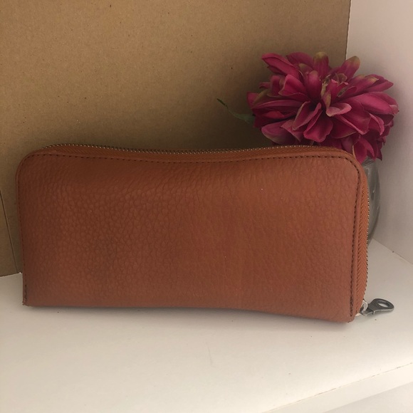 Gently loved Nixon leather wallet - Picture 2 of 4